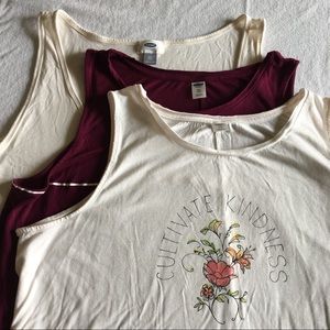 Set of three XXL Old Navy loose fitting tanks.